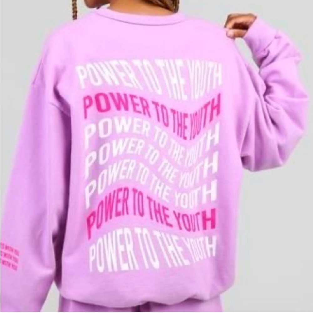 The Mayfair Group Power to the Youth oversized Crewneck in lilac pink